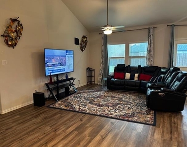 472 Rock Creek Drive - Photo Thumbnail 6