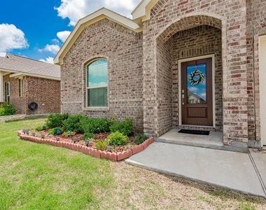1034 Manuel Drive - Photo Thumbnail 3