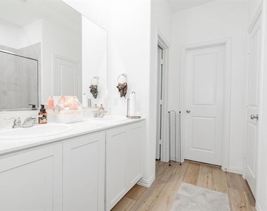 1034 Manuel Drive - Photo Thumbnail 17