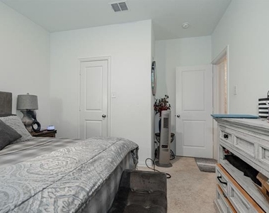 1034 Manuel Drive - Photo Thumbnail 20