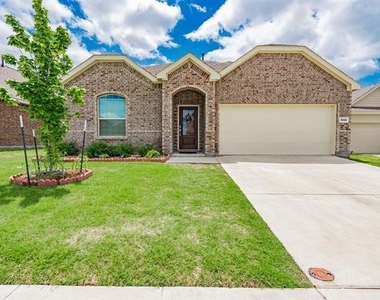 1034 Manuel Drive - Photo Thumbnail 2