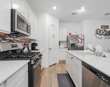 1034 Manuel Drive - Photo Thumbnail 10