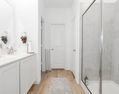 1034 Manuel Drive - Photo Thumbnail 16