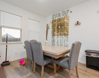 1034 Manuel Drive - Photo Thumbnail 7