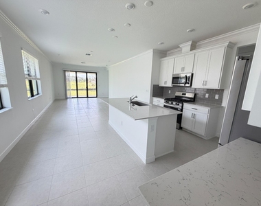 10676 Nw Wilgrove Lane - Photo Thumbnail 5