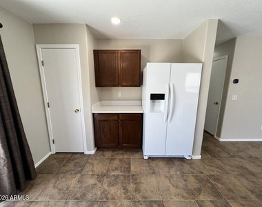 2849 W San Carlos Lane - Photo Thumbnail 7