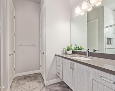 2645 E Osborn Road - Photo Thumbnail 22