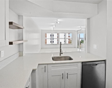 3000 E Sunrise Boulevard - Photo Thumbnail 5