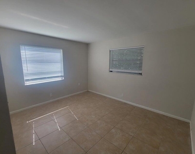 242 Se 24th Avenue - Photo Thumbnail 10
