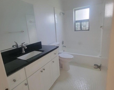 242 Se 24th Avenue - Photo Thumbnail 5