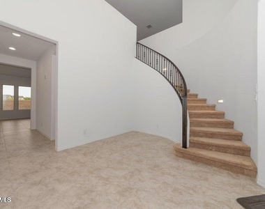 19793 W Earll Drive - Photo Thumbnail 5