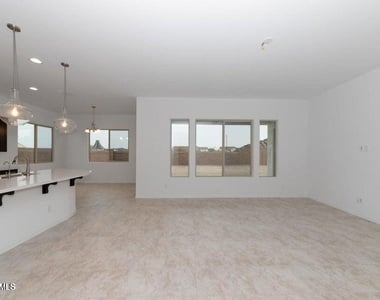 19793 W Earll Drive - Photo Thumbnail 10