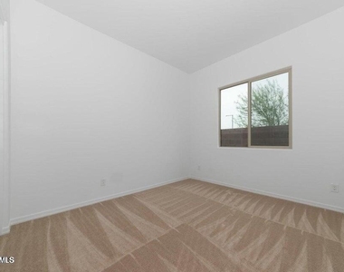 19793 W Earll Drive - Photo Thumbnail 26