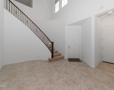 19793 W Earll Drive - Photo Thumbnail 3