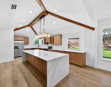 1213 Sycamore Drive - Photo Thumbnail 2