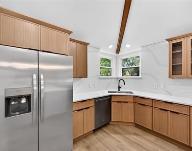 1213 Sycamore Drive - Photo Thumbnail 7