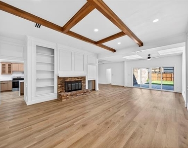 1213 Sycamore Drive - Photo Thumbnail 9