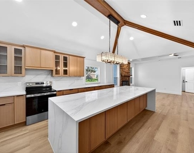 1213 Sycamore Drive - Photo Thumbnail 6