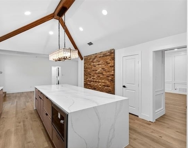 1213 Sycamore Drive - Photo Thumbnail 5