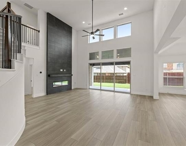 1818 Whisperwood Way - Photo Thumbnail 3