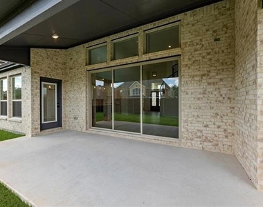 1818 Whisperwood Way - Photo Thumbnail 18