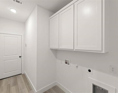 1818 Whisperwood Way - Photo Thumbnail 12