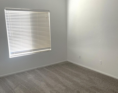 30332 N Desert Willow Boulevard - Photo Thumbnail 10