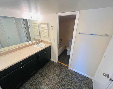 2828 Tennis Club Drive - Photo Thumbnail 7
