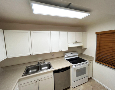 2828 Tennis Club Drive - Photo Thumbnail 4