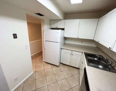 2828 Tennis Club Drive - Photo Thumbnail 3