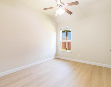 612 Calliopsis Street - Photo Thumbnail 22
