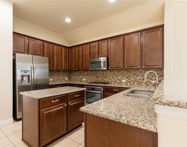 612 Calliopsis Street - Photo Thumbnail 8