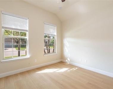 612 Calliopsis Street - Photo Thumbnail 6