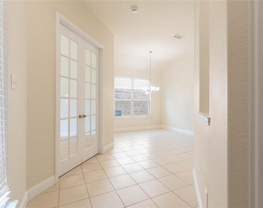 612 Calliopsis Street - Photo Thumbnail 4