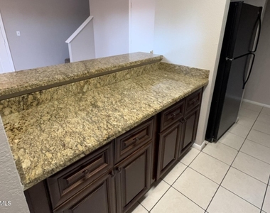 410 E 9th Avenue - Photo Thumbnail 4