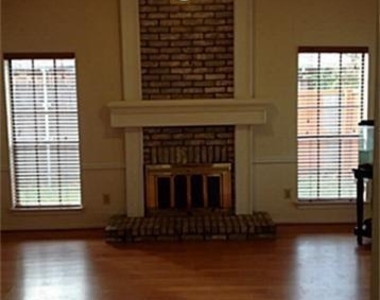 2012 Hawken Drive - Photo Thumbnail 2