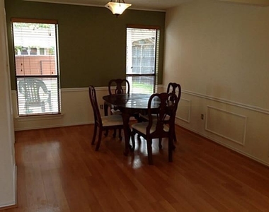 2012 Hawken Drive - Photo Thumbnail 3