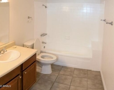 17211 N 35th Avenue - Photo Thumbnail 14