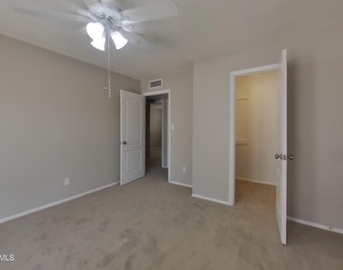 3849 W Poinsettia Drive - Photo Thumbnail 5