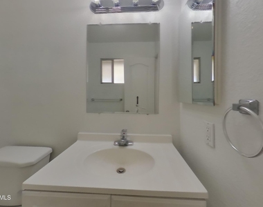 3849 W Poinsettia Drive - Photo Thumbnail 15