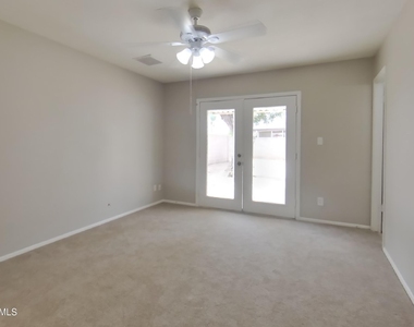 3849 W Poinsettia Drive - Photo Thumbnail 6