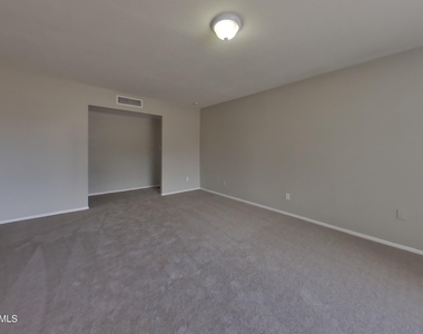 3849 W Poinsettia Drive - Photo Thumbnail 2