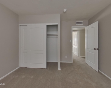 3849 W Poinsettia Drive - Photo Thumbnail 13