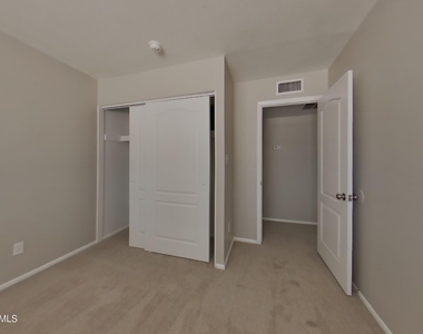 3849 W Poinsettia Drive - Photo Thumbnail 8