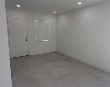 6505 Winfield Boulevard - Photo Thumbnail 9