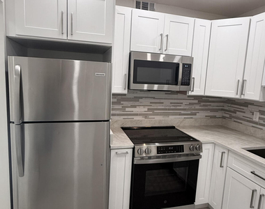 6505 Winfield Boulevard - Photo Thumbnail 4