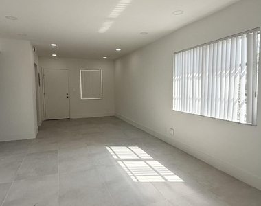 6505 Winfield Boulevard - Photo Thumbnail 11