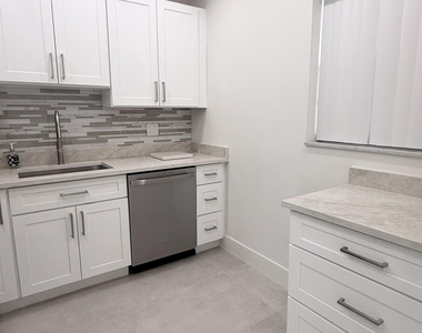 6505 Winfield Boulevard - Photo Thumbnail 5