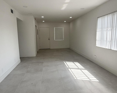 6505 Winfield Boulevard - Photo Thumbnail 8
