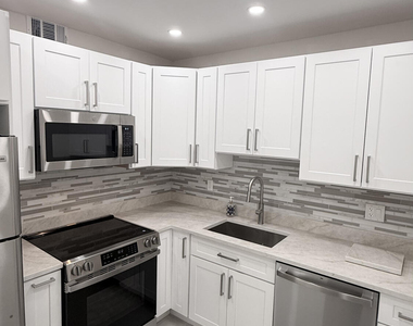 6505 Winfield Boulevard - Photo Thumbnail 2